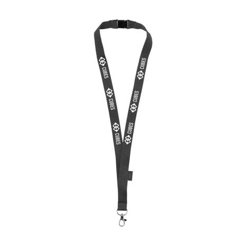 WoW! Lanyard aus RPET: aus recycelten PET-Flaschen hergestellt. Mit Metallkarabiner und Sicherheitsverschluss.