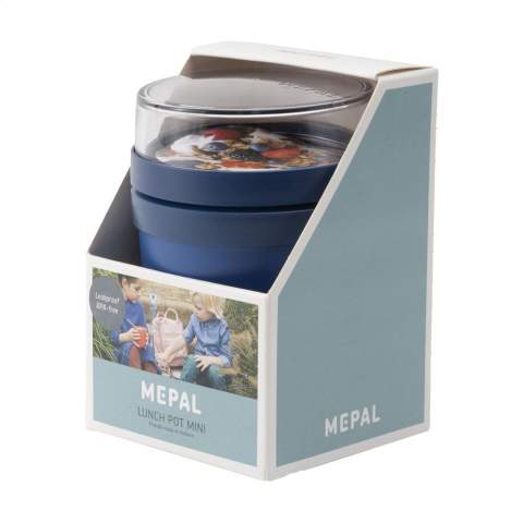 Ce récipient à aliments en plastique de la marque Mepal est un produit pratique pour emporter votre déjeuner ou votre collation. Le récipient à aliments est muni de deux compartiments. Vous pouvez séparer les deux compartiments au moyen d’un mouvement de torsion. Les deux compartiments sont munis d’un couvercle séparé. La solution optimale pour éviter les maladresses lors du mélange. Le compartiment transparent supérieur a une capacité de 120 ml, ce qui signifie qu’il peut contenir environ 50 grammes de muesli ou de fruits. La capacité du compartiment inférieur est de 300 ml, ce qui est suffisant pour une généreuse portion de soupe, de nouilles ou de yaourt. Un produit de haute qualité. Sans BPA. Approuvé pour les aliments et étanche. Convient pour micro-ondes (sauf couvercle) et congélateur. Ce produit bénéficie d'une garantie fabricant Mepal de 2 ans. Fabriqué en Hollande.  REMARQUE : jusqu'à 1000 articles disponibles sous 10 jours ouvrés hors marquage, à l exception des réservations. Emballage par pièce.