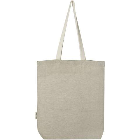 The Pheebs 150 g/m² cotton tote bag is made from eco-friendly, pre-consumer recycled cotton. It features 27 cm durable cotton webbing handles, an open main compartment and a front slash pocket. Resistance up to 10 kg weight. There may be minor variations in the colour of the actual product due to the nature of the production process.