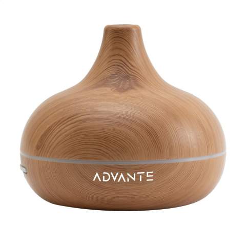 Creëer een rustgevende sfeer in huis of op kantoor met deze Grundig Aroma Diffuser LED. Deze  ABS diffuser met  fraaie houtprint verspreidt geuren en bevochtigt de lucht voor een frisse en ontspannen omgeving. Geschikt voor etherische oliën (niet meegeleverd). Met 7 kleuren LED-verlichting, timer en een waterreservoir met een inhoud van 350 ml. Input 5V/1A Type-C. Inclusief USB-A/USB-C kabel (150 cm) en gebruiksaanwijzing. Per stuk in FSC® gecertificeerde kraftdoos.