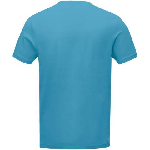 The Kawartha short sleeve men's GOTS organic V-neck t-shirt is a stylish and sustainable choice. Made from 95% GOTS certified organic cotton, with a fabric weight of 200 g/m², this t-shirt is not only good for the environment but also soft and comfortable to wear. The 5% elastane ensures a soft and stretchy fit. With its V-neck and short sleeves, this t-shirt is both sustainable and modern. GOTS certification ensures a 100% certified supply chain from raw material to our printing techniques, making this garment an eco-friendly choice.