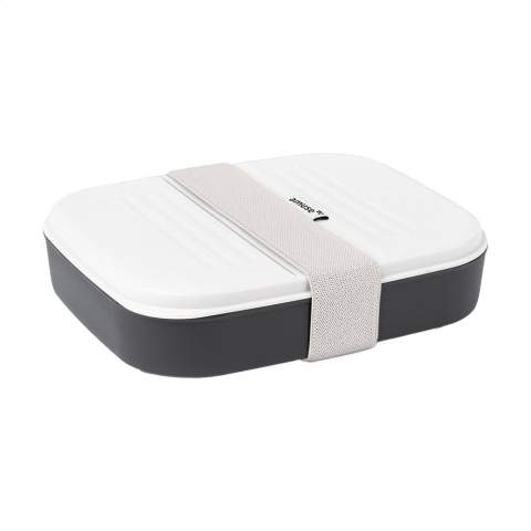 A practical PP plastic lunch box from the Amuse brand. With a very large capacity and various options. The lunch box is adjustable in 3 heights and has several compartments and an elastic closure. The ribbed partition can be used as a lid or as a divider between food items. So you can separate a salad from bread with ease. In the separate, sealable and leak-proof jar you can take dressing or ingredients to season your meal. In summer, fill the jar with ice cubes and keep your lunch deliciously cool. The ribbed bottom provides ventilation, so the contents stay fresh for longer. Perfect for carrying an extensive and varied lunch. BPA-free. Only the lunch box is suitable for the microwave, freezer and dishwasher up to 65°C. Hand washing is recommended to preserve the print. Capacity 500 ml. Made in Belgium.