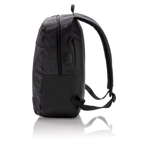 Bleiben Sie immer und überall verbunden mit diesem funktionalen 15’’ Zoll Laptop-Rucksack aus 600D Polyester mit USB-Anschluss. Schließen Sie einfach eine Powerbank an dem USB Input an und laden Sie Ihre Geräte am seitlichen USB Output auf!<br /><br />FitsLaptopTabletSizeInches: 15.0<br />PVC free: true