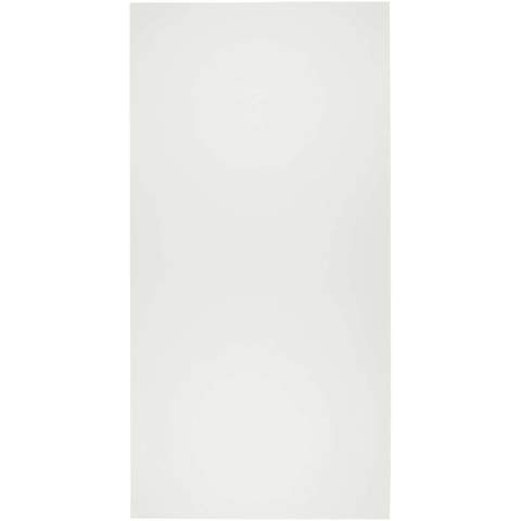 De Lucas RPET-sporthanddoek is gemaakt van 100% gerecycled polyester en biedt een zacht en absorberend oppervlak, ideaal voor trainingen of buitenactiviteiten. Met een gewicht van 140 g/m² is er een balans tussen duurzaamheid en lichtgewicht comfort. De handdoek is voorzien van een praktische kunststof koord waarmee je zowel de handdoek als het opbergzakje kunt vastzetten. Zo kun je de handdoek gemakkelijk meenemen en opbergen. Geleverd met een non-woven zakje (16 x 21 cm), dat ook gemaakt is van 100% gerecycled polyester. Handdoekformaat: 70 x 140 cm.
