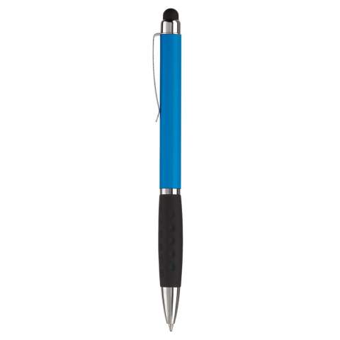 Stylo stylet pour les écrans tactiles design by Toppoint en plastique avec clip métal et grip caoutchouc. Mécanisme twist. Ecriture bleue. Existe en 9 couleurs différentes. Audit BSCI. Tous nos produits sont testés et certifiés, et répondent  aux normes sociales. 