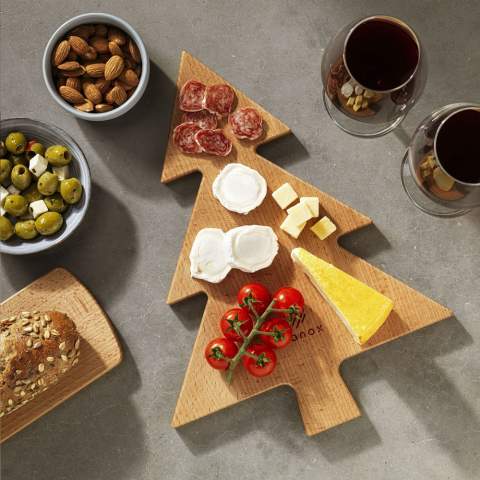 WoW! A beech wood serving board in the shape of a pine tree. The perfect combination of elegance, durability and functionality. Suitable for strikingly presenting snacks and delicacies. This serving board adds a touch of style to any occasion. Made in Europe.