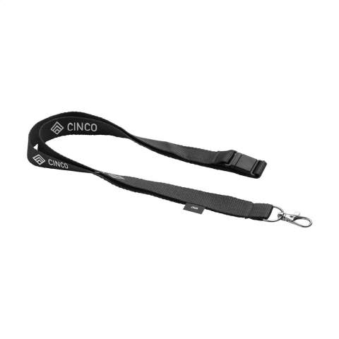 WoW! Lanyard aus RPET: aus recycelten PET-Flaschen hergestellt. Mit Metallkarabiner und Sicherheitsverschluss.