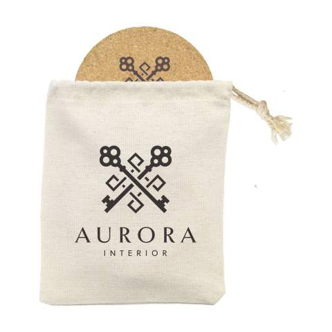 WoW! Set of 4 cork coasters (Ø 10 cm) supplied in a handy cotton pouch. This set is packaged in a recyclable kraft paper wrapper.