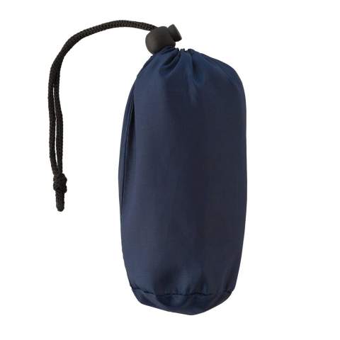 Serviette de sport en microfibre, emballée dans une pochette en polyester (7x15cm). Cette serviette peut être utilisée pour le sport mais aussi lors de vos voyages. Un objet promotionnel pratique et sportif.