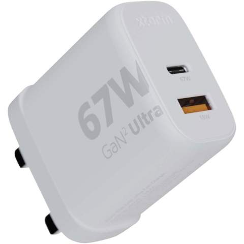De 67 W GaN² Ultra-wandoplader met UK-stekker is compacter en krachtiger dan ooit tevoren. Met zijn compacte ontwerp en functionaliteit met twee poorten is deze wandoplader perfect voor onderweg, op kantoor of thuis. Om afval te verminderen en bij te dragen aan een duurzamere toekomst, is de oplader gemaakt van 97% gerecycled plastic. Uitgang: 1 USB-C 67 W voeding en 1 USB-A 18 W snel opladen. Geleverd met handleiding.