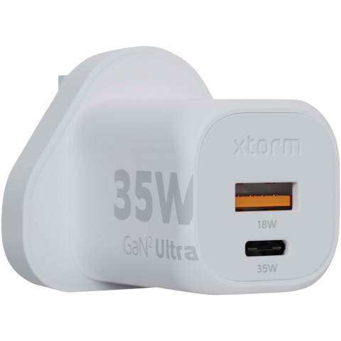 De 35 W GaN² Ultra-wandlader met UK-stekker is ontworpen om compacter en krachtiger te zijn dan ooit tevoren. Met zijn compacte ontwerp en functionaliteit met twee poorten is deze wandoplader perfect voor onderweg, op kantoor of thuis. Om afval te verminderen en bij te dragen aan een duurzamere toekomst, is de oplader gemaakt van 97% gerecycled plastic. Uitgang: 1 USB-C 35 W voeding en 1 USB-A 18 W Quick Charge 3.0. Geleverd met handleiding.
