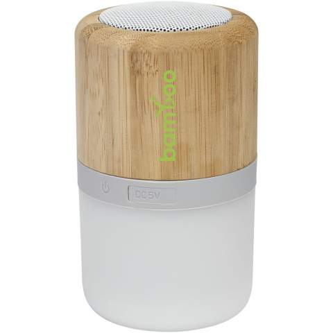 Der 350 mAh Bluetooth® Lautsprecher aus Bambus mit Licht ist ein kleiner Lautsprecher, der eine hervorragende Klangqualität in Kombination mit Licht bietet, das beim Abspielen von Musik leuchtet. Bietet bis zu 2 Stunden Wiedergabedauer bei maximaler Lautstärke. Bluetooth® Version 5.0 mit einer Reichweite von bis zu 10 Metern. Mit einer recycelten Geschenkbox und einem Typ-C Ladekabel.
