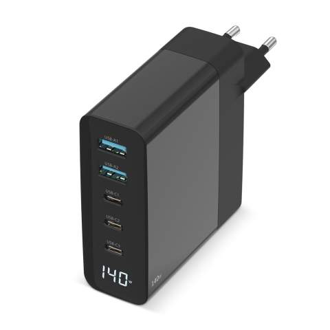 De 140W GaN Power Delivery Wall Charger met LED-display is ongelooflijk krachtig. Gebruik de Wall Charger om snel meerdere apparaten tegelijk op te laden, zoals uw notebook, smartphone, tablet en accessoires, en bekijk het real-time vermogen op het ingebouwde LED-display van de adapter.