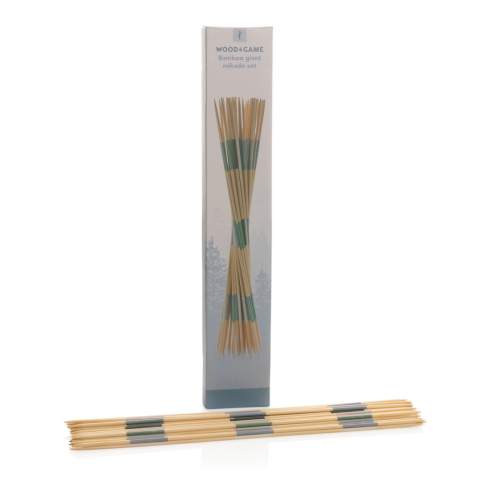 Das bekannte Mikado-Spiel verspricht stundenlangen Spaß mit der ganzen Familie oder Freunden! Lassen Sie einfach die Stöcke zu einem Haufen zusammenfallen, und schon kann es los gehen. Versuchen Sie einen Stock nach dem Anderen vom Stapel zu entfernen, ohne andere dabei zu bewegen. Gelingt dies, erhält man den der Farbe zugewiesenen Punkt. Das Set enthält 41 Bambusstäbe in 4 verschiedenen Farben. Inklusive Baumwollbeutel und Regelheft.