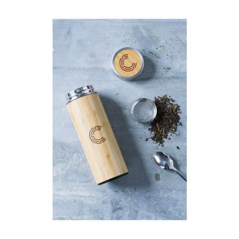 Dubbelwandige, lekvrije, vacuüm geïsoleerde RVS thermosfles/thermosbeker met bamboe afwerking. Inclusief een uitneembare RVS theezeef. Niet vaatwasserbestendig. Inhoud 360 ml. Per stuk in kraft doos.