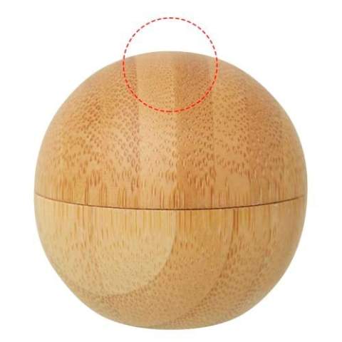 Lipbalsem met vanillearoma om de lippen vochtig te houden en te beschermen tegen de zon (SPF15). De buitenkant is gemaakt van bamboe, een goede keuze voor particulieren en bedrijven die kiezen voor een duurzamere optie.
