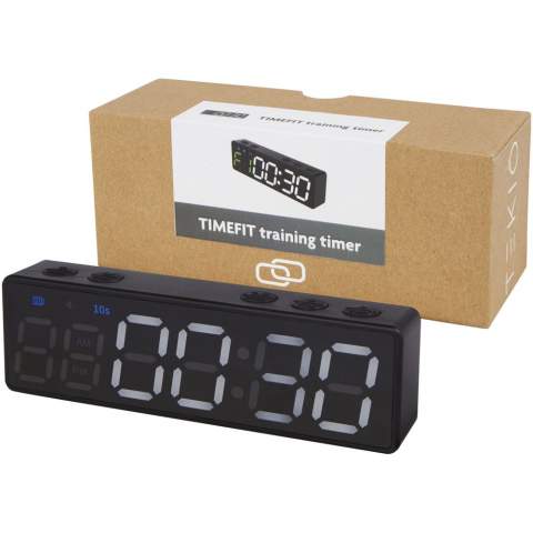 Timefit vous tiendra responsable pendant votre séance d'entraînement ! Cette minuterie d'entraînement dispose de 12 fonctions, dont une horloge 12/24 h, MIIT, HIIT, TABATA, EMOM1/2, FGB1/2, WRC, décompte/compte à rebours et chronomètre. Convient à tous les types d'entraînement et de niveaux de compétence. Avec la batterie rechargeable polymère li-on 1 500 mAh, la minuterie fonctionne jusqu'à 10 heures sur une seule charge. L'entrée de charge est de 5 V/1 A et il faudra environ 3 heures pour charger la minuterie de 0 à 100 %. La minuterie d'entraînement Timefit a une taille de 13 x 3,9 x 2,4 cm (inférieure à celle de votre téléphone) et ne pèse que 107 grammes, ce qui la rend facile à transporter dans votre poche et plus pratique que les minuteries d'entraînement classiques. Livré avec des aimants puissants qui peuvent être fixés à des meubles en fer ou des équipements de fitness. Grâce aux lumières LED brillantes, les chiffres sont faciles à voir de tous les coins de votre espace d'entraînement. Grâce à la fonctionnalité buzzer, il est encore plus facile de suivre le temps pendant l'exercice. Livré dans une boîte en papier Kraft Tekiō de qualité supérieure avec une étiquette autocollante de couleur.