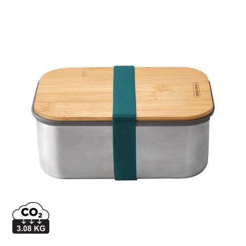 Aufgrund des Erfolgs unserer ersten Sandwichbox haben wir diese tiefere Version eingeführt, damit Sie auch größere Dinge wie Obst und Joghurt mitnehmen können. Dies ist eine robuste, 100% plastikfreie Designlösung für die Zubereitung und den Transport Ihrer Sandwiches, Wurstwaren oder sogar Ihrer Käseauswahl! Die Edelstahl-Sandwichbox gehört zu den Produkten, die sich vom ersten Tag an vertraut und vertrauenswürdig anfühlen und die so gebaut sind, dass sie lange halten. Verwenden Sie den von Natur aus antibakteriellen Bambusdeckel als Schneidebrett, um Ihre Sandwiches zuzubereiten, oder als Servierbrett, um die Zutaten für eine köstliche Mahlzeit später am Tag zusammenzustellen. Die Edelstahlbox schützt den Inhalt, und das Silikonband sorgt für zusätzliche Sicherheit. Das Innenfach hilft Ihnen, verschiedene Lebensmittel zu trennen, und ist mikrowellengeeignet. Nur Handwäsche