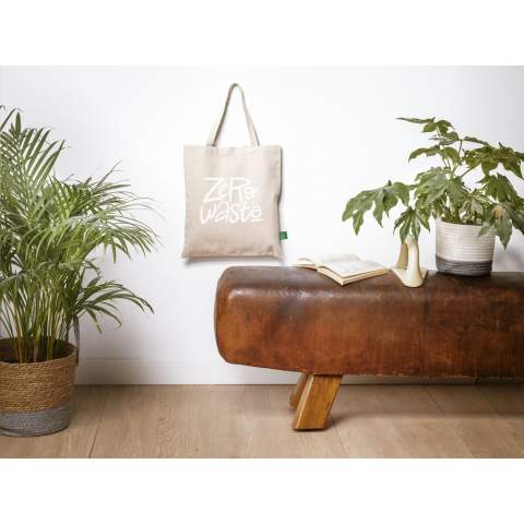 WoW! A handy bag with long handles made from hemp (250 g/m²). This bag is durable and suitable for daily use. Capacity approx. 8 litres.  The hemp plant has the strongest available natural fibres and almost all parts of the plant can be used. For example, the hemp plant has been consciously cultivated for centuries to make textiles. Hemp is a very fast and easy growing plant and is naturally resistant to insects. It can therefore be grown completely organically. Hemp uses less 25-35% less water than the cotton plant and also has a smart root system. The deep, fine roots of the hemp plant keeps the soil healthy and purifies toxic substances from the soil.