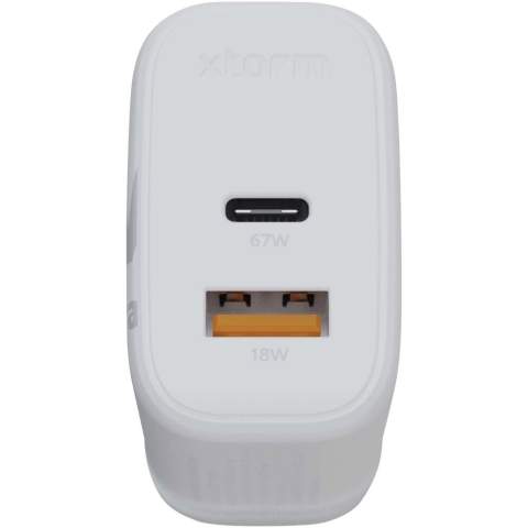 De 67 W GaN² Ultra-wandoplader met UK-stekker is compacter en krachtiger dan ooit tevoren. Met zijn compacte ontwerp en functionaliteit met twee poorten is deze wandoplader perfect voor onderweg, op kantoor of thuis. Om afval te verminderen en bij te dragen aan een duurzamere toekomst, is de oplader gemaakt van 97% gerecycled plastic. Uitgang: 1 USB-C 67 W voeding en 1 USB-A 18 W snel opladen. Geleverd met handleiding.