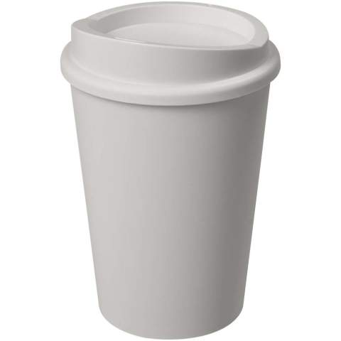 De Americano® Switch Renew enkelwandige beker is perfect voor koffie onderweg. De beker heeft een inhoud van 300 ml en een veilige clip-on deksel, en is de ideale vervanging voor koffiekopjes voor eenmalig gebruik. De beker bevat 25% plastic afkomstig van suikerriet, waardoor er minder nieuw plastic nodig is. Vaatwasserbestendig, magnetronbestendig en BPA-vrij. Als onderdeel van de Americano® Switch-familie kun je je beker personaliseren door een deksel en handgreep naar wens toe te voegen. Gemaakt in het Verenigd Koninkrijk. Verpakt in een gerecyclede PE plastic zak.