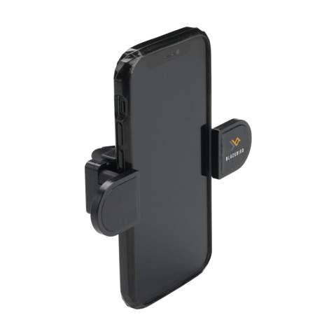 Support de téléphone universel et réglable en ABS recyclé. Rotation à 360 degrés. Facile à fixer sur la grille d'aération de votre voiture. Placez votre téléphone mobile (jusqu'à 6 pouces) dans le support pour une utilisation mains libres. Certifié GRS. Matière recyclée totale : 79%. Emballage par pièce.