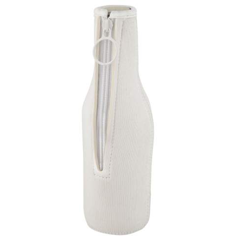 Flessenhouder van gerecycled neopreen die u gemakkelijk opvouwt zodat deze in je zak of tas past. Het heeft extra isolatie waardoor de drank langer koel blijft en de fles comfortabel in de hand ligt. 
