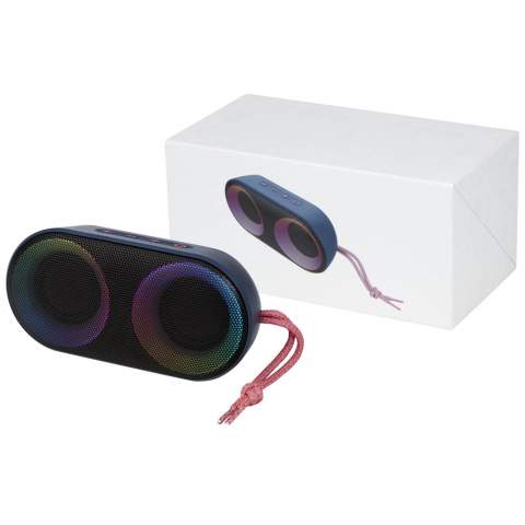Krachtige 7 W IPX6 gecertificeerde draadloze speaker met RGB sfeerlicht die perfect is voor buitenactiviteiten zoals een picknick, barbecue en strand- of zwembadfeest. De ingebouwde batterij van 1500 mAh zorgt voor een afspeeltijd tot 4 uur op maximaal volume met RGB sfeerlicht aan. Bluetooth® 5.1 met afstand tot 10 meter. Ingebouwde microfoon, ophaalfunctie en spraakassistent voor handsfree bediening. De speaker heeft een AUX-aansluiting en een TF-kaartsleuf (kaart niet inbegrepen). Geleverd in een geschenkverpakking.