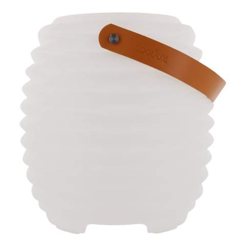 Gebruik de CoolLux Mini altijd en overal om uw flessen of blikjes gekoeld te houden. Deze kleinere versie van de 'gewone' CoolLux beschikt over een oplaadbare accu en krachtige speaker. Met de sfeervolle verlichting is de CoolLux Mini ook nog eens ideaal voor feestjes.