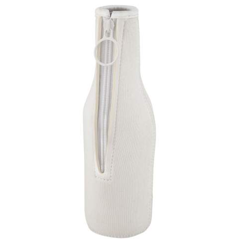 Flessenhouder van gerecycled neopreen die u gemakkelijk opvouwt zodat deze in je zak of tas past. Het heeft extra isolatie waardoor de drank langer koel blijft en de fles comfortabel in de hand ligt. 