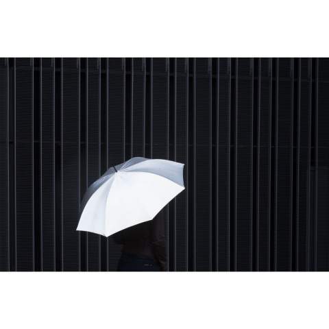 Parapluie remarquablement visible en polyester fluorescent 190T « haute visibilité ». Avec ressort télescopique automatique, armature en fibre de verre, tige métallique, poignée souple et fermeture à bande velcro.