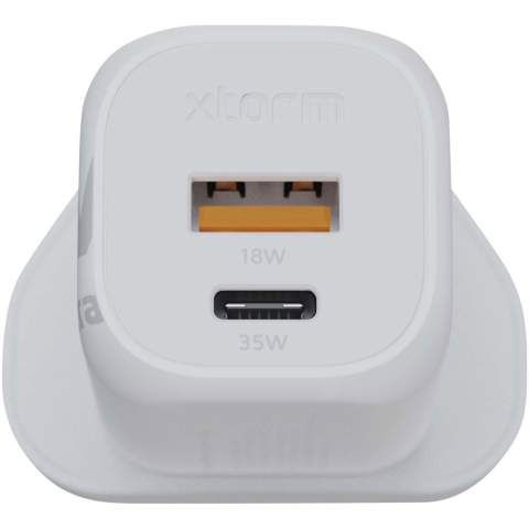 Das 35-W-GaN²-Ultra-Wandladegerät mit UK-Stecker ist kompakter und leistungsstärker als je zuvor. Mit seinem kompakten Design und seiner Dual-Port-Funktionalität ist dieses Wandladegerät perfekt für Ihre Reisen, Ihr Büro oder Ihr Zuhause. Um Abfall zu vermeiden und einen Beitrag zu einer nachhaltigeren Zukunft zu leisten, besteht das Ladegerät zu 97 % aus recyceltem Kunststoff. Output: 1 USB-C 35 W Stromversorgung und 1 USB-A 18 W Schnellladung 3.0. Wird mit einem Benutzerhandbuch geliefert.