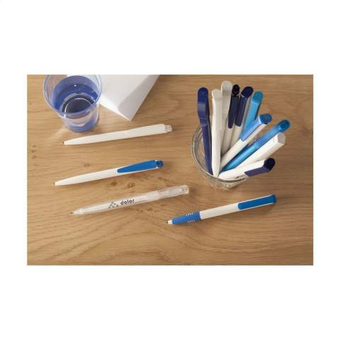 Blauschreibender Kugelschreiber der Marke Senator®. Mit einem transparenten Gehäuse und großzügigem Clip/Druckknopf.