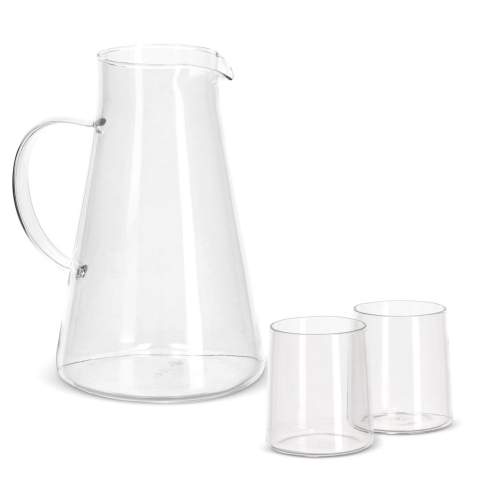De InSideOut karafset Elin bestaat uit 2 glazen en een karaf met handvat. De set is gemaakt van Boriumsilicaat, een hittebestendig en zeer sterk glas. De uitvoering is eenvoudig maar stijlvol, zonder tierelantijntjes of extra randjes en daarom  perfect te combineren met ander tafelgerei of servies.  De kan heeft een inhoud van 1.2L en de glazen iester 270 ml en zijn magnetron veilig. Zowel de kan als de glazen kunnen worden voorzien van een gravering .
