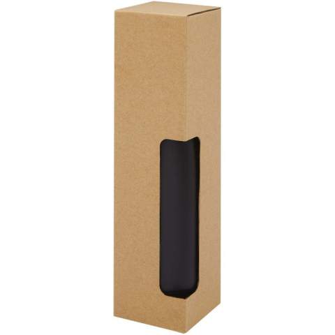 Bouteille en acier inoxydable à isolation sous vide avec un design iconique. L'acier inoxydable 18/8 avec isolation conserve les boissons chaudes ou froides pendant plusieurs heures. Testé et approuvé en vertu de la législation allemande sur la sécurité alimentaire (LFGB), et testé pour la teneur en phtalates conformément à la réglementation REACH. Dotée d'une base qui s'adapte à la plupart des porte-gobelets, cette bouteille d'eau au look épuré est un article promotionnel parfait. Capacité de 500 ml. Livrée dans un coffret cadeau en carton recyclé.