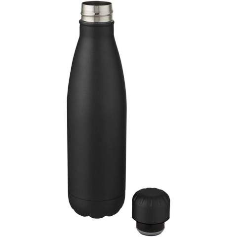 Bouteille en acier inoxydable à isolation sous vide avec un design iconique. L'acier inoxydable 18/8 avec isolation conserve les boissons chaudes ou froides pendant plusieurs heures. Testé et approuvé en vertu de la législation allemande sur la sécurité alimentaire (LFGB), et testé pour la teneur en phtalates conformément à la réglementation REACH. Dotée d'une base qui s'adapte à la plupart des porte-gobelets, cette bouteille d'eau au look épuré est un article promotionnel parfait. Capacité de 500 ml. Livrée dans un coffret cadeau en carton recyclé.
