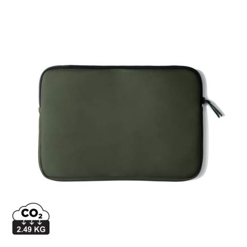 Elegante Laptop-Tasche, die Ihren Computer vor Beschädigungen und Nässe schützt. Aus einem leichten, wasserabweisenden Nubuk-PU-Gewebe mit eleganter matter Außenseite und Innenfutter aus leichtem Synthetik-Gewebe gefertigt. Geeignet für Laptops bis zu 14 Zoll. Bitte beachten Sie, dass die Bildschirmmaße nicht mit den Maßen des gesamten Computers übereinstimmen.<br /><br />FitsLaptopTabletSizeInches: 14.0