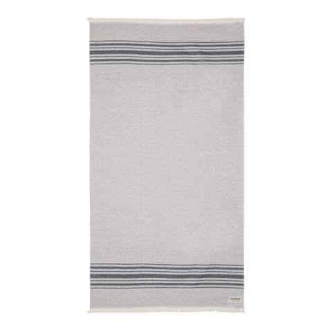 Serviette 100x180cm légère, fabriquée à partir de 12 % de coton recyclé. Douce, très absorbante, résistante au sable et à séchage rapide. Les serviettes de hammam sont multifonctionnelles : vous pouvez également l'utiliser pour un pique-nique, couverture pour bébé ou comme serviette de yoga, de plage et de gymnastique. Avec traceur AWARE™ qui valide l'utilisation authentique du coton recyclé. Chaque serviette permet d'économiser 597,8 litres d'eau. 2 % des recettes de chaque produit Impact vendu seront reversés à Water.org. Lavable en machine. Fabriqué au Portugal.