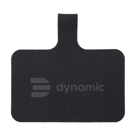 Solide lanyard en polyester RPET tissé (fabriquée à partir de bouteilles en PET recyclées). Fourni avec un mousqueton en métal, un patch universel et une attache de sécurité en plastique.  Le patch permet d'attacher votre smartphone à votre lanyard. Ce système vous permet de porter votre smartphone en toute sécurité autour de votre cou. Vous aurez ainsi votre téléphone rapidement à portée de main et vous garderez les mains et les poches de vos vêtements libres. Ce patch est compatible avec la plupart des combinaisons de smartphones et de coques, mais pas avec les coques à fond ouvert. Le système est conçu pour que le port de chargement de votre téléphone ne soit pas bloqué, même lorsque le téléphone est attaché au lanyard.   Comprend un marquage par sublimation en couleur sur le lanyard. Fabriqué en Europe.