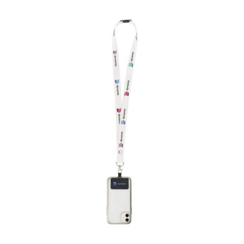 Solide lanyard en polyester RPET tissé (fabriquée à partir de bouteilles en PET recyclées). Fourni avec un mousqueton en métal, un patch universel et une attache de sécurité en plastique.  Le patch permet d'attacher votre smartphone à votre lanyard. Ce système vous permet de porter votre smartphone en toute sécurité autour de votre cou. Vous aurez ainsi votre téléphone rapidement à portée de main et vous garderez les mains et les poches de vos vêtements libres. Ce patch est compatible avec la plupart des combinaisons de smartphones et de coques, mais pas avec les coques à fond ouvert. Le système est conçu pour que le port de chargement de votre téléphone ne soit pas bloqué, même lorsque le téléphone est attaché au lanyard.   Comprend un marquage par sublimation en couleur sur le lanyard. Fabriqué en Europe.
