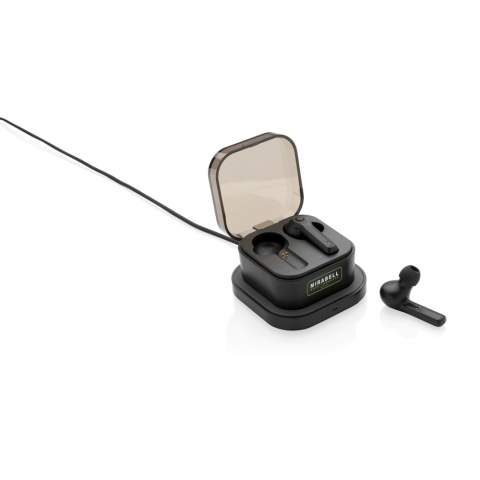 Ultieme vrijheid tijdens het luisteren naar je favoriete muziek met deze true wireless oordopjes. Combineer gewoon beide ABS-oordopjes om in stereo naar je muziek te luisteren en oproepen te beantwoorden (mono). De oordopjes worden geleverd in een stijlvolle oplaadbehuizing die draadloos kan worden opgeladen via de meegeleverde 5W draadloze oplader. Deze oplader kan ook worden gebruikt om uw mobiele telefoon op te laden. De draadloze oplader is compatibel met alle QI-compatibele apparaten, zoals de nieuwste generatie Android, iPhone 8 en hoger. Inclusief microkabel van 150 cm. De oordopjes gebruiken BT 5.0 voor een soepele verbinding en hebben een batterij van 50 mAh die een speelduur van u tot 3 uur mogelijk maakt en in 2 uur opnieuw kan worden opgeladen in het oplaadetui. De draadloze afstand is maximaal 10 meter. Inclusief oordopjes van verschillende grootte. Input 5V / 1A Draadloze output: 5V / 1A.<br /><br />HasBluetooth: True<br />WirelessCharging: true