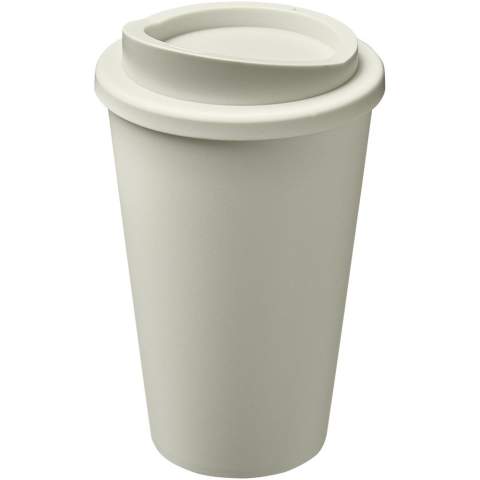 Doppelwandiger Isolierbecher mit Schraubdeckel und 350 ml Fassungsvermögen. Enthält 25 % Kunststoff, der aus Zuckerrohr gewonnen wird. Diese erneuerbare Quelle absorbiert während des Wachstums Kohlendioxid und ist ein Nebenprodukt der Zuckerindustrie. Durch die Verwendung von Zuckerrohr wird bei der Herstellung jedes Bechers weniger Öl verbraucht. Der Becher ist zu 100 % recycelbar und in einem recycelten PE-Kunststoffbeutel verpackt. Hergestellt in Großbritannien. BPA-frei. EN12875-1-konform, spülmaschinen- und mikrowellengeeignet.
