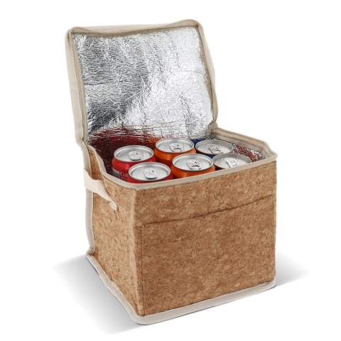 Kühltasche Kork quadratisch 22x18x18cm Diese quadratische Kühltasche aus Korkmaterial ist ideal, um Ihre Sachen kühl zu halten. Mit Tragegriff.