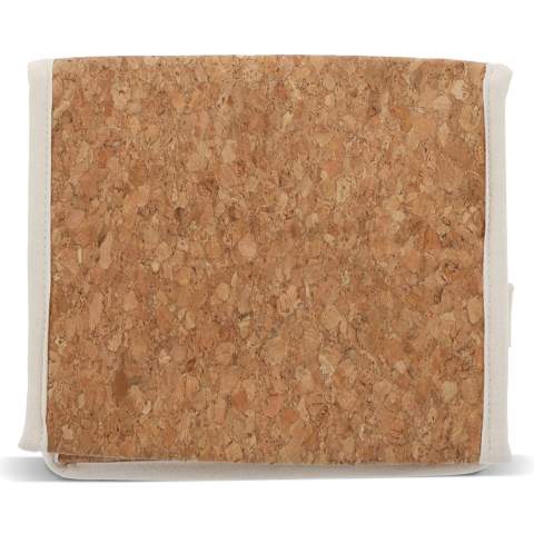 Kühltasche Kork quadratisch 22x18x18cm Diese quadratische Kühltasche aus Korkmaterial ist ideal, um Ihre Sachen kühl zu halten. Mit Tragegriff.