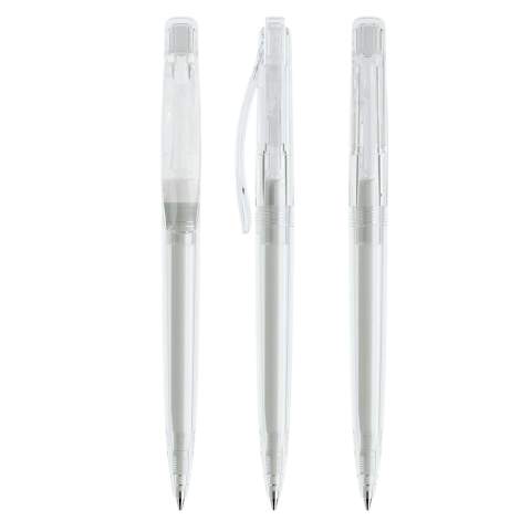 De langgerekte drukknop volgt zijn eigen lijn. Zoals altijd bij Prodir zijn de onderdelen ontworpen voor maximale sterkte. Dit zorgt voor een reeks schitterende kleuren en aangename zwaarte in de hand. Extra maatwerk is mogelijk dankzij de gekleurde steek van de dop.