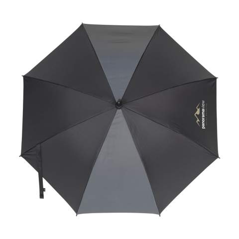 WoW! Parapluie avec toile en polyester pongé 190T RPET. Ce parapluie comporte deux sections discrètes et réfléchissantes qui se fondent dans le design du parapluie à la lumière du jour. Ces sections réfléchissantes s'illuminent lorsqu'elles captent la lumière pour rendre l'utilisateur visible dans des conditions sombres. Comprend une suspension télescopique automatique (ouverture automatique), une structure en fibre de verre, une poignée en métal, une poignée souple en EVA et une fermeture Velcro. Certifié-RCS. Matière recyclée totale : 17%.