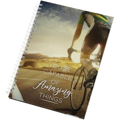 De Desk-Mate® A5 agenda met harde cover en ongedateerd papier van 80 g/m2 biedt flexibiliteit en personalisatie in een handig, draagbaar formaat. Omdat er geen voorgedrukte datums zijn, kun je op elk moment beginnen met plannen en elke pagina aanpassen aan jouw schema. Deze A5 agenda is ideaal voor wie op zoek is naar een tijdloze en aanpasbare manier om georganiseerd te blijven en waarin je op eigen tempo dagelijkse gedachten, doelen of afspraken kunt noteren. Ontwerpen voor dagboeksjablonen beschikbaar in het Engels, Frans, Duits, Spaans, Italiaans, Pools en Nederlands.
