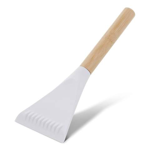 The ice scraper's use of bamboo, a highly renewable resource with rapid growth, coupled with recycled polypropylene (R-PP) from post-consumer waste, reflects its ideal and sustainable choice, contributing to resource conservation and waste reduction.