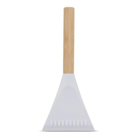 The ice scraper's use of bamboo, a highly renewable resource with rapid growth, coupled with recycled polypropylene (R-PP) from post-consumer waste, reflects its ideal and sustainable choice, contributing to resource conservation and waste reduction.