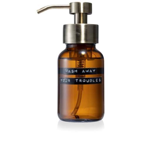 Gel douche de 200 ml parfum bambou présenté dans un flacon en verre avec pompe en laiton. Appliquez-en une petite quantité sur la peau et, avec un peu d'eau, ce gel douche se transforme en une agréable mousse.